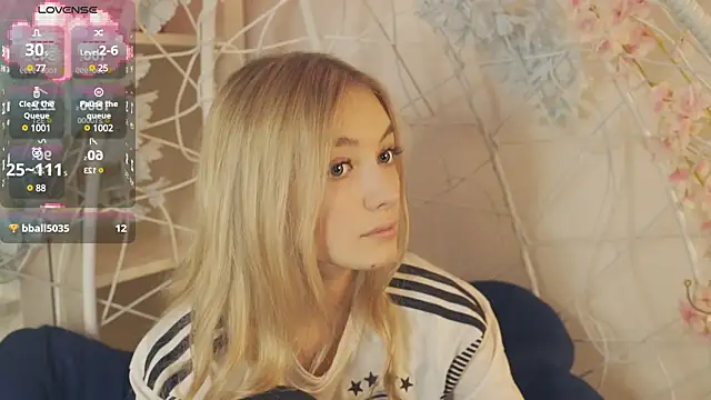 Snapshot of FlairCunard chatting on 13, 1, 2025 FlairCunard online show from 13, 1, 2025