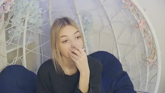 Snapshot of FlairCunard chatting on 24, 1, 2025 FlairCunard online show from 24, 1, 2025