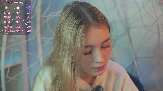 Snapshot of FlairCunard chatting on 31, 1, 2025 FlairCunard online show from 31, 1, 2025