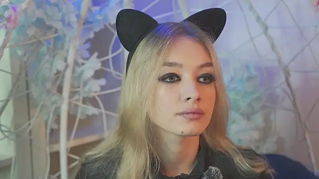 Snapshot of FlairCunard chatting on 7, 2, 2025 FlairCunard online show from 7, 2, 2025