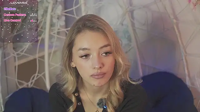 Snapshot of FlairCunard chatting on 10, 2, 2025 FlairCunard online show from 10, 2, 2025