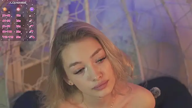 Snapshot of FlairCunard chatting on 11, 2, 2025 FlairCunard online show from 11, 2, 2025