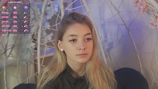 Snapshot of FlairCunard chatting on 11, 2, 2025 FlairCunard online show from 11, 2, 2025