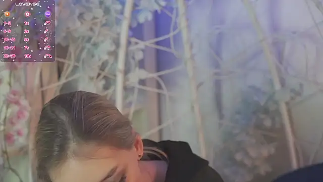 Snapshot of FlairCunard chatting on 13, 2, 2025 FlairCunard online show from 13, 2, 2025