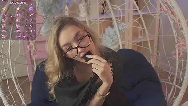 Snapshot of FlairCunard chatting on 20, 2, 2025 FlairCunard online show from 20, 2, 2025