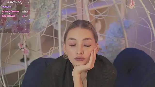 Snapshot of FlairCunard chatting on 20, 2, 2025 FlairCunard online show from 20, 2, 2025