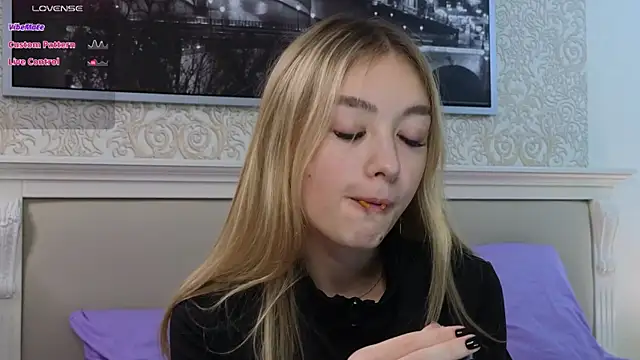 Snapshot of FlairCunard chatting on 22, 2, 2025 FlairCunard online show from 22, 2, 2025