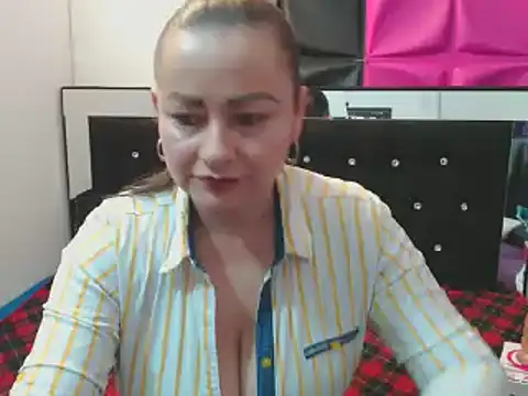 ScarletGlow1 online show from 20, 1, 2025