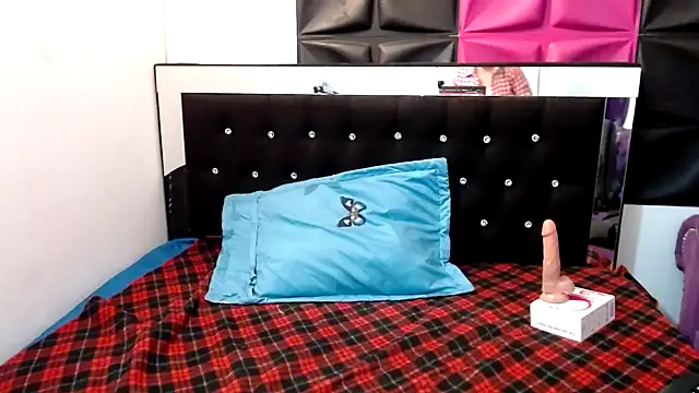 ScarletGlow1 online show from 29, 1, 2025