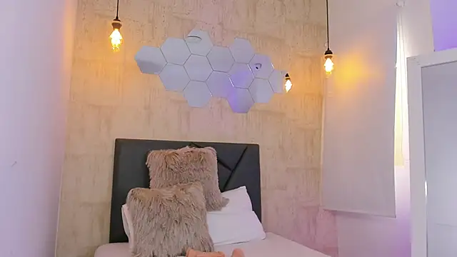 Fransheska-mon online show from 30, 1, 2025