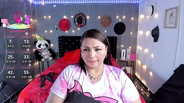 Snapshot of Ivonnee__ chatting on 12, 11, 2025 Ivonnee online show from 12, 11, 2025
