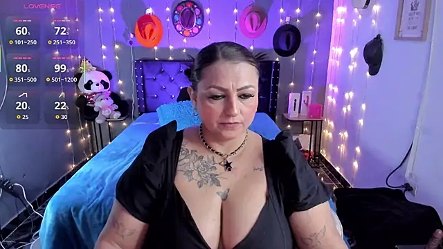 Snapshot of Ivonnee__ chatting on 28, 11, 2025 Ivonnee online show from 28, 11, 2025