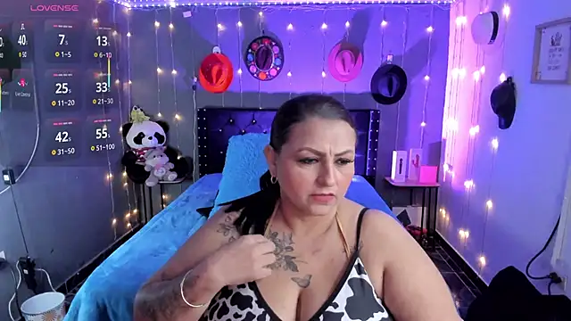 Snapshot of Ivonnee__ chatting on 30, 11, 2025 Ivonnee online show from 30, 11, 2025