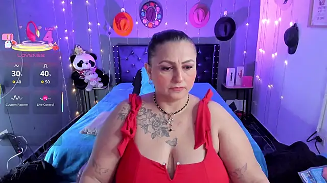 Snapshot of Ivonnee__ chatting on 4, 12, 2025 Ivonnee online show from 4, 12, 2025