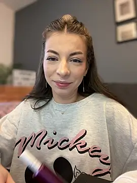 Mia Ethan online show from 1, 2, 2025