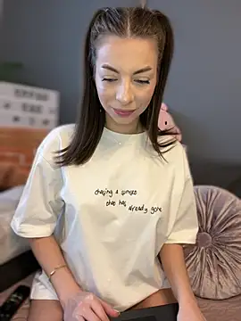 Mia Ethan online show from 11, 2, 2025