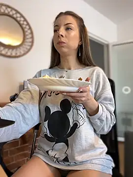 Mia Ethan online show from 18, 9, 2025