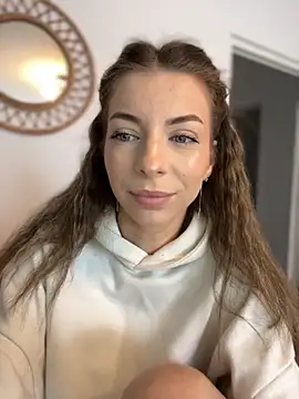 Mia Ethan online show from 5, 10, 2025