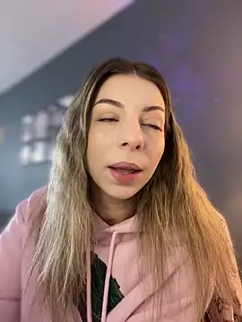 Mia Ethan online show from 8, 4, 2026