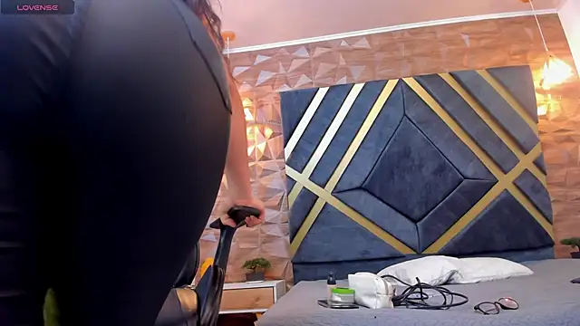 Alahia Dangelo online show from 12, 2, 2025