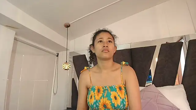 Milkdulce1 online show from 10, 11, 2025