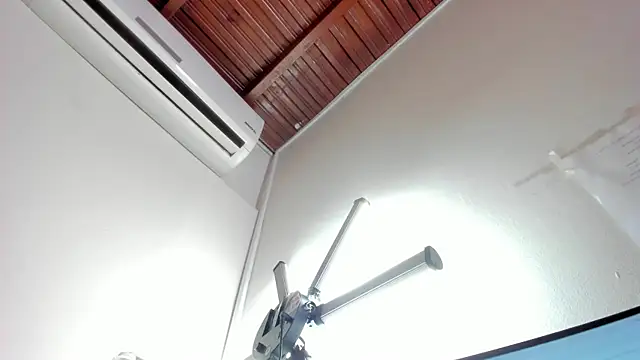 Aleja arango1 online show from 15, 10, 2025