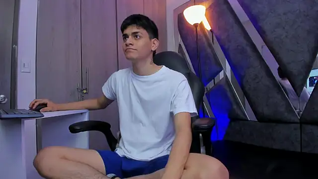 Snapshot of Yef_Thin chatting on 31, 10, 2025 Yef Thin online show from 31, 10, 2025