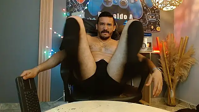 Reiko 85  online show from 8, 4, 2026