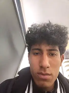 Snapshot of alexander32r chatting on 17, 12, 2025 alexander32r online show from 17, 12, 2025