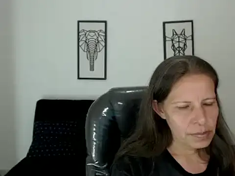 Milf karlye online show from 3, 1, 2025