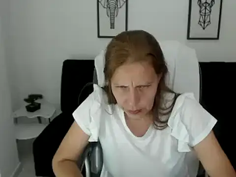 Milf karlye online show from 2, 3, 2025