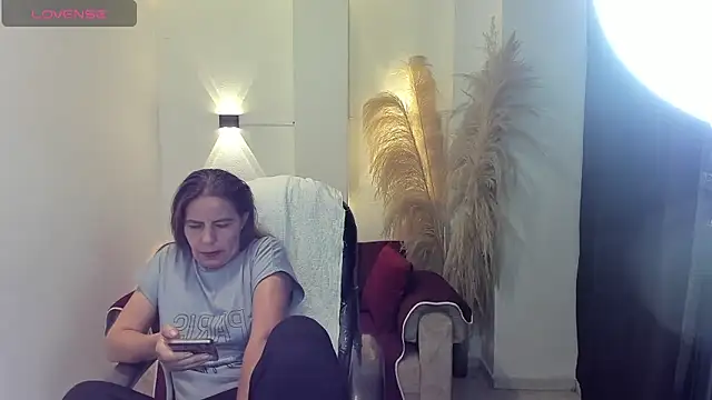 Snapshot of Milf_karlye chatting on 10, 6, 2026 Milf karlye online show from 10, 6, 2026
