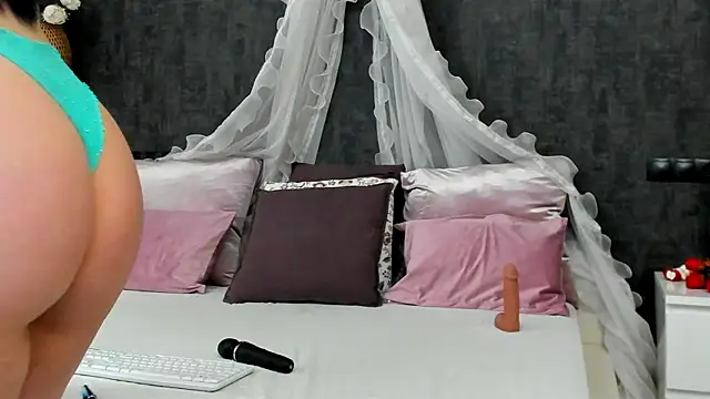 Snapshot of miss_sophieX chatting on 5, 3, 2025 miss sophieX online show from 5, 3, 2025