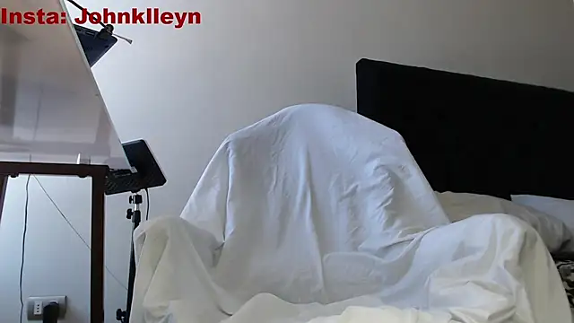 Snapshot of jonhklleyn chatting on 18, 11, 2025 jonhklleyn online show from 18, 11, 2025