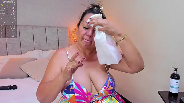 Snapshot of tutu_milf chatting on 21, 2, 2025 tutu milf online show from 21, 2, 2025