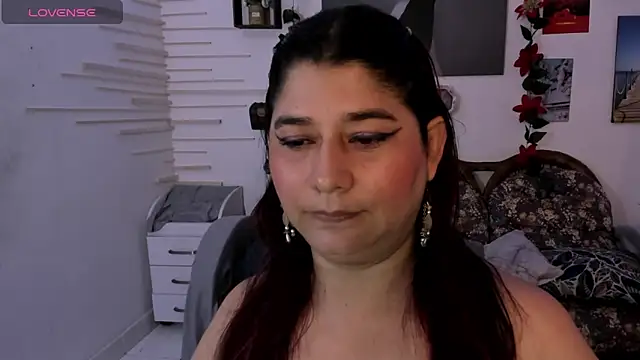 Snapshot of alinabozz1 chatting on 23, 12, 2024 alinabozz1 online show from 23, 12, 2024