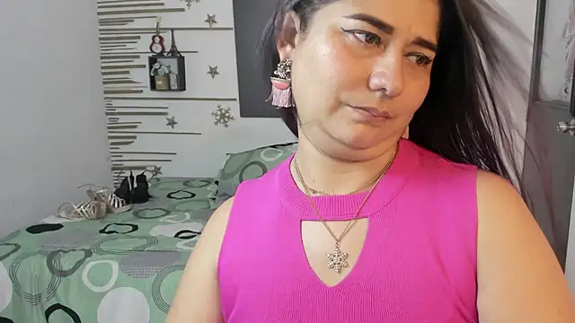 Snapshot of alinabozz1 chatting on 3, 10, 2025 alinabozz1 online show from 3, 10, 2025