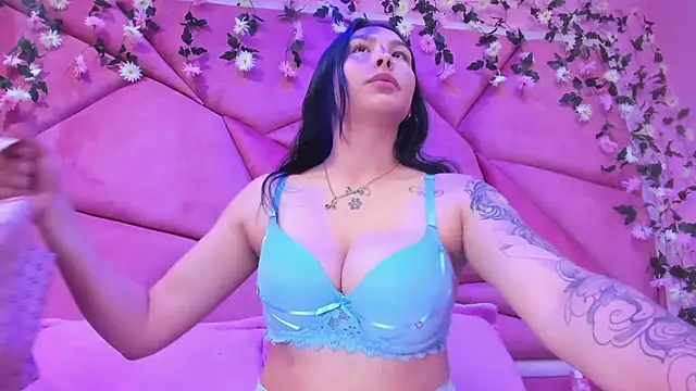 ChloeeTompson  online show from 11, 3, 2025