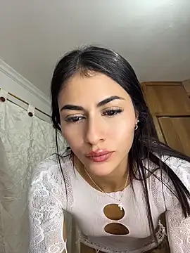 emilie xx  online show from 30, 5, 2026