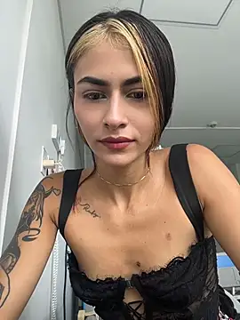 emilie xx  online show from 25, 6, 2026
