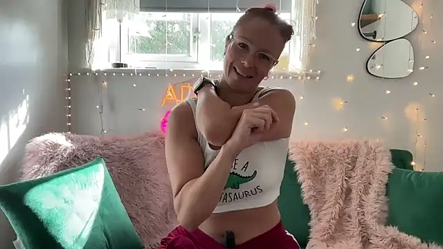 Snapshot of MelodyRoseUk chatting on 11, 9, 2025 MelodyRoseUk online show from 11, 9, 2025