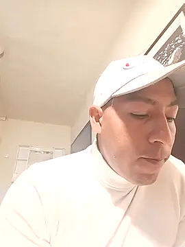 Snapshot of Reveldeseductor chatting on 7, 4, 2026 Reveldeseductor online show from 7, 4, 2026