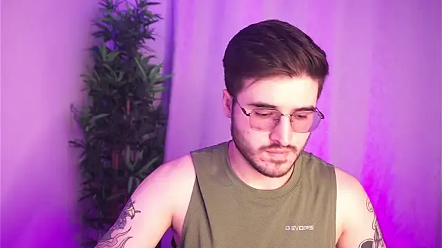 Snapshot of Tony_Wylie chatting on 21, 6, 2026 Tony Wylie online show from 21, 6, 2026