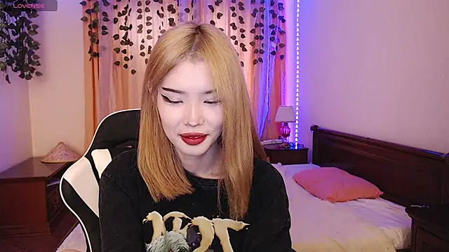 Velvetsky 1 online show from 19, 1, 2025