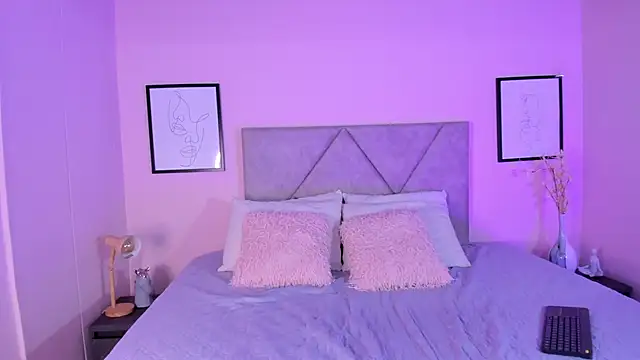 Emilyh  online show from 15, 9, 2025