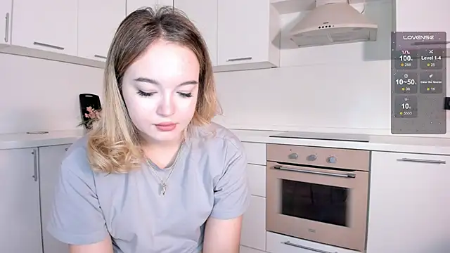 Snapshot of SheenaDollins chatting on 4, 12, 2024 SheenaDollins online show from 4, 12, 2024