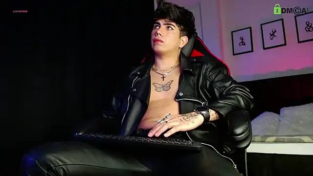 Snapshot of LyleBennett_ chatting on 7, 3, 2026 LyleBennett online show from 7, 3, 2026