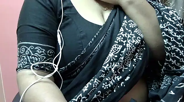 Snapshot of Riya_riyaa chatting on 15, 12, 2024 Riya riyaa online show from 15, 12, 2024