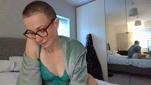 ELEGANT-ARIA36 online show from 7, 1, 2025