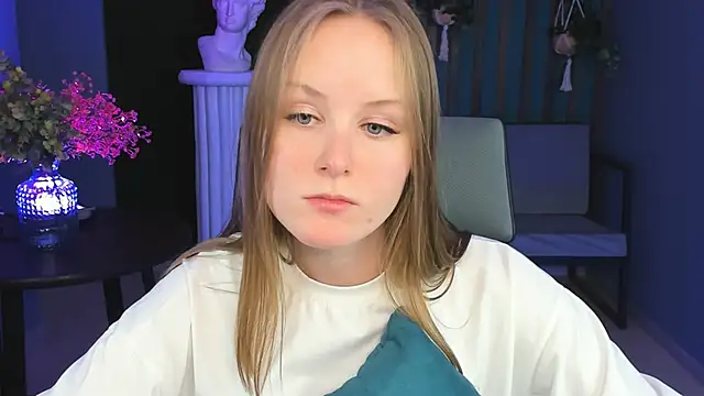 VivienLeeigh online show from 18, 12, 2024